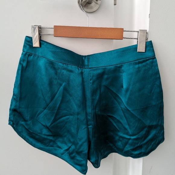 ARITZIA - Babaton Dillon Shorts - Picture 2 of 3